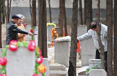 北京“一墓难求”催生异地买墓