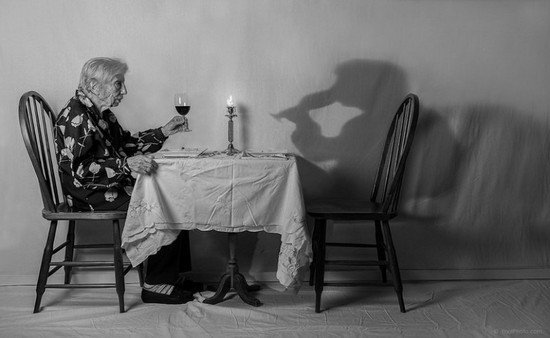 91岁老婆婆的奇特摄影创作，展现好玩的生命力量