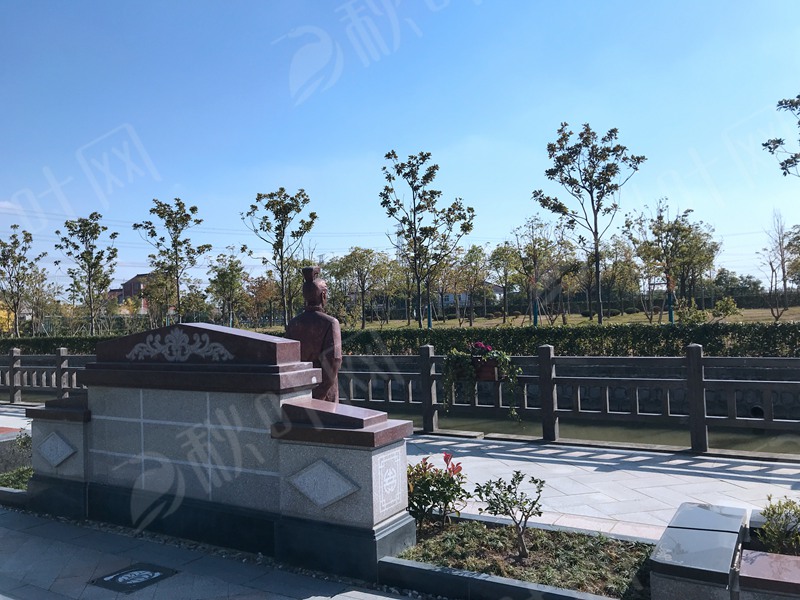 华南陵园安枕艺术碑